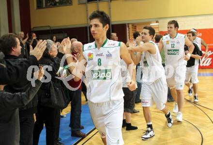 Basketball Bundesliga. Woerthersee Piraten gegen BC Vienna.  Jubel Martin Gspandl, Marco Breithuber, Maximilian Kunovjanek (Piraten), Spencer Rhynes (Vienna). 
Klagenfurt, 21.11.2010.
Foto:  Kuess

---
pressefotos, pressefotografie, kuess, qs, qspictures, sport, bild, bilder, bilddatenbank