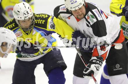 Eishockey. CHL. Carinthian Hokey League. Tarco Woelfe gegen 1. EHC Althofen. Bruno Tarmann (Tarco), Christoph Waldner (Althofen). Klagenfurt, am 4.12.2010.
Foto: Kuess
---
pressefotos, pressefotografie, kuess, qs, qspictures, sport, bild, bilder, bilddatenbank