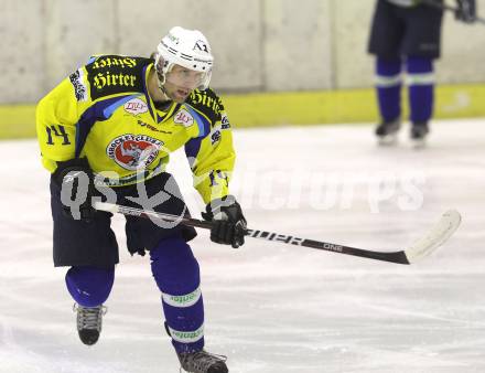 Eishockey. CHL. Carinthian Hokey League. Tarco Woelfe gegen 1. EHC Althofen. Andreas Muschlin (Althofen). Klagenfurt, am 4.12.2010.
Foto: Kuess
---
pressefotos, pressefotografie, kuess, qs, qspictures, sport, bild, bilder, bilddatenbank