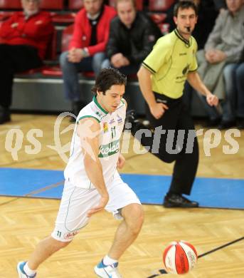 Basketball Bundesliga. Woerthersee Piraten gegen Allianz Swans Gmunden.  Andreas Kuttnig  (Piraten), Schiedsrichter. Klagenfurt, 4.12.2010.
Foto:  Kuess

---
pressefotos, pressefotografie, kuess, qs, qspictures, sport, bild, bilder, bilddatenbank