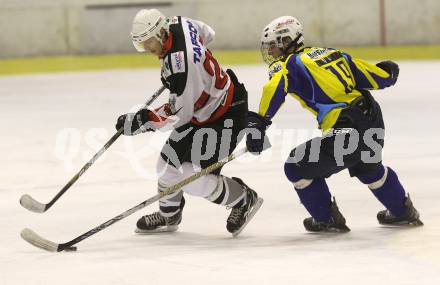 Eishockey. CHL. Carinthian Hokey League. Tarco Woelfe gegen 1. EHC Althofen. Heiko Ofner (Tarco), Hannes Erlacher (Althofen). Klagenfurt, am 4.12.2010.
Foto: Kuess
---
pressefotos, pressefotografie, kuess, qs, qspictures, sport, bild, bilder, bilddatenbank