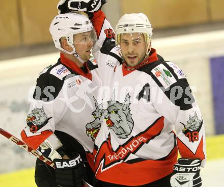 Eishockey. CHL. Carinthian Hokey League. Tarco Woelfe gegen 1. EHC Althofen. Torjubel Peter Mateicka, Manuel Ferrara (Tarco). Klagenfurt, am 4.12.2010.
Foto: Kuess
---
pressefotos, pressefotografie, kuess, qs, qspictures, sport, bild, bilder, bilddatenbank