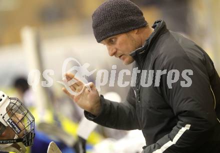 Eishockey. CHL. Carinthian Hokey League. Tarco Woelfe gegen 1. EHC Althofen. Trainer Peter Rozmann (Althofen). Klagenfurt, am 4.12.2010.
Foto: Kuess
---
pressefotos, pressefotografie, kuess, qs, qspictures, sport, bild, bilder, bilddatenbank