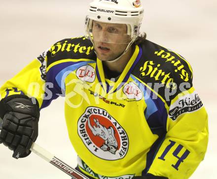 Eishockey. CHL. Carinthian Hokey League. Tarco Woelfe gegen 1. EHC Althofen. Andreas Muschlin (Althofen). Klagenfurt, am 4.12.2010.
Foto: Kuess
---
pressefotos, pressefotografie, kuess, qs, qspictures, sport, bild, bilder, bilddatenbank