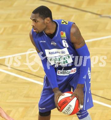 Basketball Bundesliga. Woerthersee Piraten gegen Allianz Swans Gmunden.  Anthony Slack (Gmunden). Klagenfurt, 4.12.2010.
Foto:  Kuess

---
pressefotos, pressefotografie, kuess, qs, qspictures, sport, bild, bilder, bilddatenbank