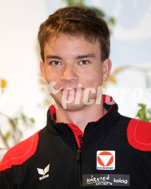 Kaernten Sport. Package Uebergabe. Andreas Kopeinig (Triathlon). Klagenfurt, 22.11.2010.
Foto: Kuess
---
pressefotos, pressefotografie, kuess, qs, qspictures, sport, bild, bilder, bilddatenbank