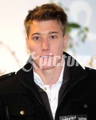 Kaernten Sport. Package Uebergabe. Christoph Lorber (Triathlon). Klagenfurt, 22.11.2010.
Foto: Kuess
---
pressefotos, pressefotografie, kuess, qs, qspictures, sport, bild, bilder, bilddatenbank