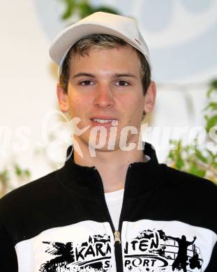 Kaernten Sport. Package Uebergabe. Felix Widnig (Snowboard). Klagenfurt, 22.11.2010.
Foto: Kuess
---
pressefotos, pressefotografie, kuess, qs, qspictures, sport, bild, bilder, bilddatenbank