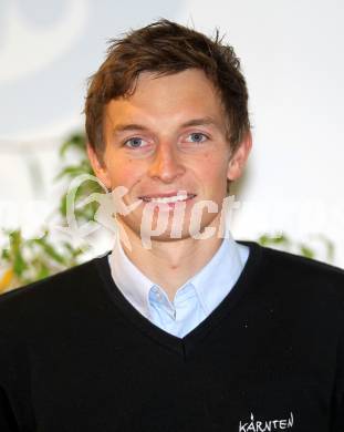 Kaernten Sport. Package Uebergabe. Christoph Leitner (Triathlon). Klagenfurt, 22.11.2010.
Foto: Kuess
---
pressefotos, pressefotografie, kuess, qs, qspictures, sport, bild, bilder, bilddatenbank