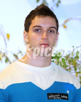 Kaernten Sport. Package Uebergabe. Georg Strohl (Leichtathletik). Klagenfurt, 22.11.2010.
Foto: Kuess
---
pressefotos, pressefotografie, kuess, qs, qspictures, sport, bild, bilder, bilddatenbank