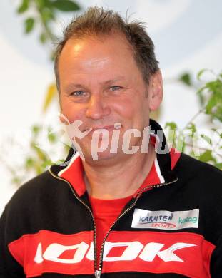 Kaernten Sport. Package Uebergabe. Wolfgang Dabernig (Behindertensport Radsport). Klagenfurt, 22.11.2010.
Foto: Kuess
---
pressefotos, pressefotografie, kuess, qs, qspictures, sport, bild, bilder, bilddatenbank