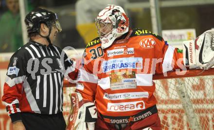 EBEL. Eishockey Bundesliga. KAC gegen HDD TILIA Olimpija Ljubljana. Rene Swette (KAC), Schiedsrichter. Klagenfurt, am 5.12.2010.
Foto: Kuess 

---
pressefotos, pressefotografie, kuess, qs, qspictures, sport, bild, bilder, bilddatenbank