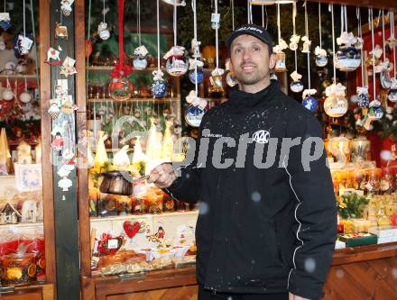 EBEL. Eishockey Bundesliga. KAC. Ankunft Andrew Schneider. Klagenfurt, am 26.11.2010.
Foto: Kuess
---
pressefotos, pressefotografie, kuess, qs, qspictures, sport, bild, bilder, bilddatenbank