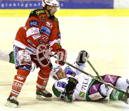 EBEL. Eishockey Bundesliga. KAC gegen HDD TILIA Olimpija Ljubljana. Andrew Schneider, (KAC), Jeffrey Tory (Laibach). Klagenfurt, am 5.12.2010.
Foto: Kuess 

---
pressefotos, pressefotografie, kuess, qs, qspictures, sport, bild, bilder, bilddatenbank