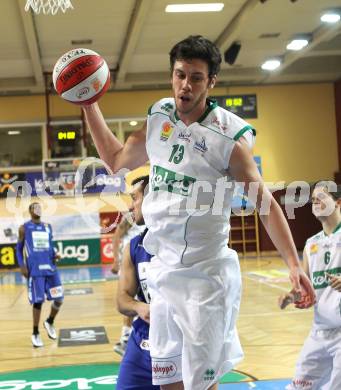 Basketball Bundesliga. Woerthersee Piraten gegen Allianz Swans Gmunden.  Erik Rhinehart (Piraten). Klagenfurt, 4.12.2010.
Foto:  Kuess

---
pressefotos, pressefotografie, kuess, qs, qspictures, sport, bild, bilder, bilddatenbank