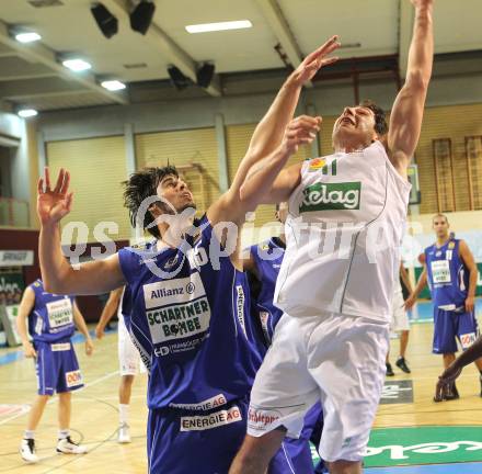 Basketball Bundesliga. Woerthersee Piraten gegen Allianz Swans Gmunden.  Andreas Kuttnig  (Piraten),  Dan Oppland (Gmunden). Klagenfurt, 4.12.2010.
Foto:  Kuess

---
pressefotos, pressefotografie, kuess, qs, qspictures, sport, bild, bilder, bilddatenbank