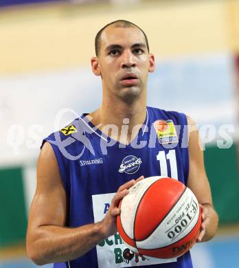 Basketball Bundesliga. Woerthersee Piraten gegen Allianz Swans Gmunden.  Ian Boylan (Gmunden). Klagenfurt, 4.12.2010.
Foto:  Kuess

---
pressefotos, pressefotografie, kuess, qs, qspictures, sport, bild, bilder, bilddatenbank