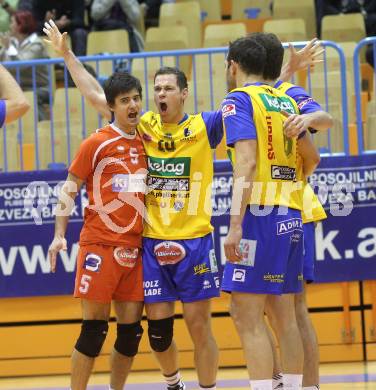 Volleyball. Challenge Cup. Aich/Dob gegen Mladost Marina Kastela. Jubel (Aich/Dob). Prevalje, 25.11.2010.
Foto: Kuess
---
pressefotos, pressefotografie, kuess, qs, qspictures, sport, bild, bilder, bilddatenbank