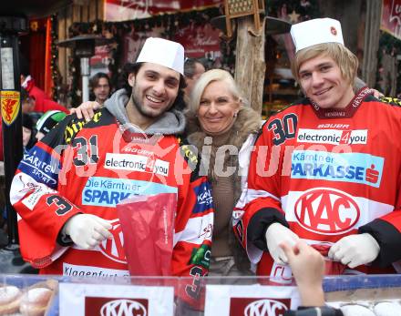 EBEL. Eishockey Bundesliga. Autogrammstunde KAC am Christkindlmarkt in der Baeckerei Legat. Andy Chiodo, Sabine Legat,  Rene Swette beim Verkauf von Krapfen. Klagenfurt, am 8.12.2010.
Foto: Kuess
---
pressefotos, pressefotografie, kuess, qs, qspictures, sport, bild, bilder, bilddatenbank