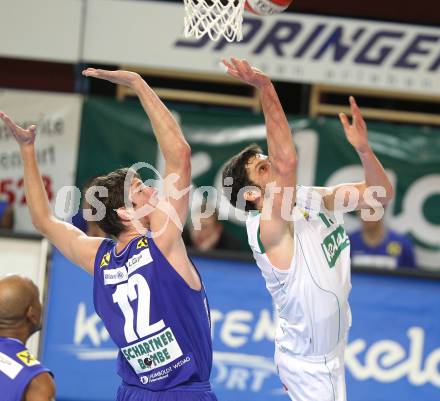 Basketball Bundesliga. Woerthersee Piraten gegen Allianz Swans Gmunden.  Erik Rhinehart  (Piraten),  Matthias Mayer (Gmunden). Klagenfurt, 4.12.2010.
Foto:  Kuess

---
pressefotos, pressefotografie, kuess, qs, qspictures, sport, bild, bilder, bilddatenbank