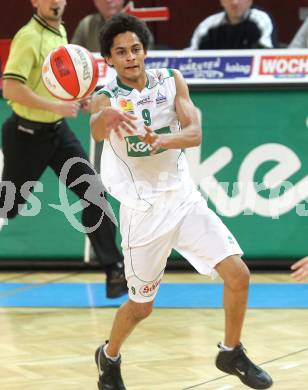 Basketball Bundesliga. Woerthersee Piraten gegen Allianz Swans Gmunden.  Samuel Bachlechner  (Piraten). Klagenfurt, 4.12.2010.
Foto:  Kuess

---
pressefotos, pressefotografie, kuess, qs, qspictures, sport, bild, bilder, bilddatenbank