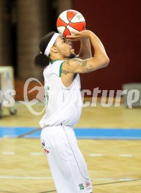 Basketball Bundesliga. Woerthersee Piraten gegen Allianz Swans Gmunden.  Thomas Kennedy  (Piraten). Klagenfurt, 4.12.2010.
Foto:  Kuess

---
pressefotos, pressefotografie, kuess, qs, qspictures, sport, bild, bilder, bilddatenbank