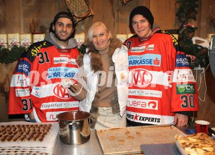 EBEL. Eishockey Bundesliga. Autogrammstunde KAC am Christkindlmarkt in der Baeckerei Legat. Andy Chiodo, Sabine Legat,  Rene Swette. Klagenfurt, am 8.12.2010.
Foto: Kuess
---
pressefotos, pressefotografie, kuess, qs, qspictures, sport, bild, bilder, bilddatenbank