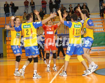 Volleyball. Challenge Cup. Aich/Dob gegen Mladost Marina Kastela. Jubel (Aich/Dob). Prevalje, 25.11.2010.
Foto: Kuess
---
pressefotos, pressefotografie, kuess, qs, qspictures, sport, bild, bilder, bilddatenbank