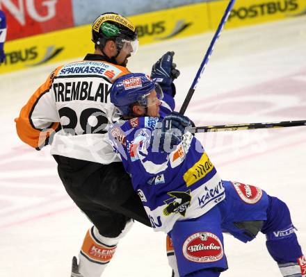 EBEL. Eishockey Bundesliga. EC Pasut VSV gegen  Graz 99ers.  Roland Kaspitz, (VSV), Yannik Tremblay (Graz). Villach, am 10.12.2010.
Foto: Kuess 


---
pressefotos, pressefotografie, kuess, qs, qspictures, sport, bild, bilder, bilddatenbank