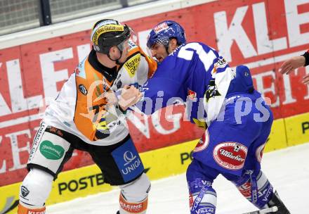 EBEL. Eishockey Bundesliga. EC Pasut VSV gegen  Graz 99ers. Rauferei, Schlaegerei, Nikolas Petrik,  (VSV), Nick Kuiper (Graz). Villach, am 10.12.2010.
Foto: Kuess 


---
pressefotos, pressefotografie, kuess, qs, qspictures, sport, bild, bilder, bilddatenbank