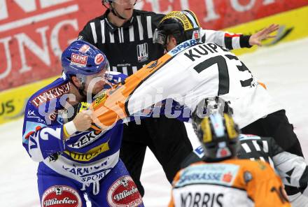 EBEL. Eishockey Bundesliga. EC Pasut VSV gegen  Graz 99ers. Rauferei, Schlaegerei, Nikolas Petrik, (VSV), Nick Kuiper (Graz). Villach, am 10.12.2010.
Foto: Kuess 


---
pressefotos, pressefotografie, kuess, qs, qspictures, sport, bild, bilder, bilddatenbank