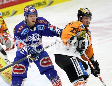 EBEL. Eishockey Bundesliga. EC Pasut VSV gegen  Graz 99ers.  Matt Ryan, (VSV), Sven Klimbacher (Graz). Villach, am 10.12.2010.
Foto: Kuess 


---
pressefotos, pressefotografie, kuess, qs, qspictures, sport, bild, bilder, bilddatenbank