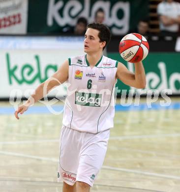 Basketball Bundesliga. Woerthersee Piraten gegen Ece Bulls Kapfenberg.  Marco Breithuber (Piraten). Klagenfurt, 11.12.2010.
Foto:  Kuess

---
pressefotos, pressefotografie, kuess, qs, qspictures, sport, bild, bilder, bilddatenbank