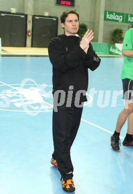 Handball Bundesliga. HC Kaernten gegen SC Ferlach. Trainer Michael Pontasch (HCK). Klagenfurt, 27.11.2010.
Foto: Kuess
---
pressefotos, pressefotografie, kuess, qs, qspictures, sport, bild, bilder, bilddatenbank