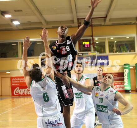 Basketball Bundesliga. Woerthersee Piraten gegen Ece Bulls Kapfenberg.  Marco Breithuber, Gunther Zajic, (Piraten), LeVonn Jordan (Kapfenberg). Klagenfurt, 11.12.2010.
Foto:  Kuess

---
pressefotos, pressefotografie, kuess, qs, qspictures, sport, bild, bilder, bilddatenbank