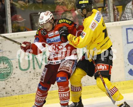 EBEL. Eishockey Bundesliga. KAC gegen EV Vienna Capitals. SCHULLER David (KAC), ORAZE Martin (Vienna). Klagenfurt, am 10.12.2010.
Foto: Kuess 

---
pressefotos, pressefotografie, kuess, qs, qspictures, sport, bild, bilder, bilddatenbank