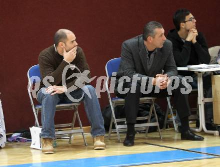 Basketball Bundesliga. Woerthersee Piraten gegen Ece Bulls Kapfenberg.  Trainer Joachim Buggelsheim, Emir Osmanovic (Piraten). Klagenfurt, 11.12.2010.
Foto:  Kuess

---
pressefotos, pressefotografie, kuess, qs, qspictures, sport, bild, bilder, bilddatenbank