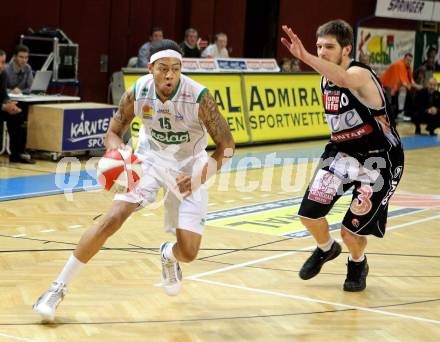 Basketball Bundesliga. Woerthersee Piraten gegen Ece Bulls Kapfenberg.  Thomas Kennedy, (Piraten),  Samuel Knabl  (Kapfenberg). Klagenfurt, 11.12.2010.
Foto:  Kuess

---
pressefotos, pressefotografie, kuess, qs, qspictures, sport, bild, bilder, bilddatenbank