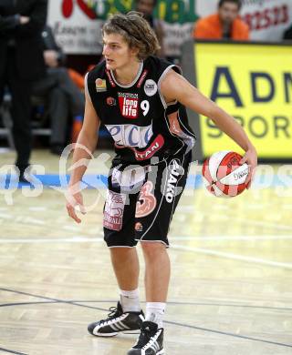 Basketball Bundesliga. Woerthersee Piraten gegen Ece Bulls Kapfenberg.  Moritz Lanegger (Kapfenberg). Klagenfurt, 11.12.2010.
Foto:  Kuess

---
pressefotos, pressefotografie, kuess, qs, qspictures, sport, bild, bilder, bilddatenbank