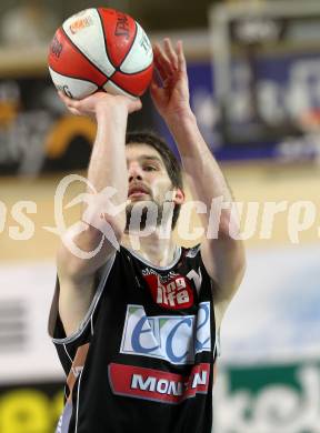 Basketball Bundesliga. Woerthersee Piraten gegen Ece Bulls Kapfenberg.  Samuel Knabl  (Kapfenberg). Klagenfurt, 11.12.2010.
Foto:  Kuess

---
pressefotos, pressefotografie, kuess, qs, qspictures, sport, bild, bilder, bilddatenbank