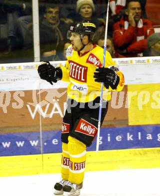 EBEL. Eishockey Bundesliga. KAC gegen EV Vienna Capitals. Jubel FORTIER Francois (Vienna). Klagenfurt, am 10.12.2010.
Foto: Kuess 

---
pressefotos, pressefotografie, kuess, qs, qspictures, sport, bild, bilder, bilddatenbank