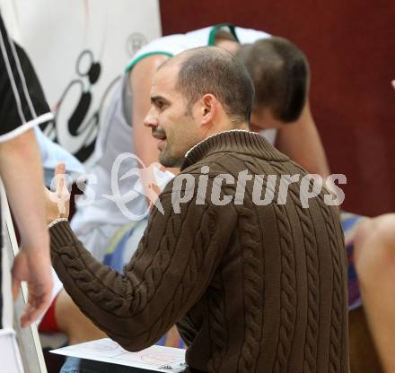 Basketball Bundesliga. Woerthersee Piraten gegen Ece Bulls Kapfenberg.  Trainer Joachim Buggelsheim (Piraten). Klagenfurt, 11.12.2010.
Foto:  Kuess

---
pressefotos, pressefotografie, kuess, qs, qspictures, sport, bild, bilder, bilddatenbank