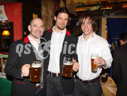 Eishockey. KAC. Weihnachtsfeier.  Shantz Jeff, Brandner Christoph, Hundertpfund Thomas. Maria Rain, 13.12.2010.
Foto: Kuess
---
pressefotos, pressefotografie, kuess, qs, qspictures, sport, bild, bilder, bilddatenbank