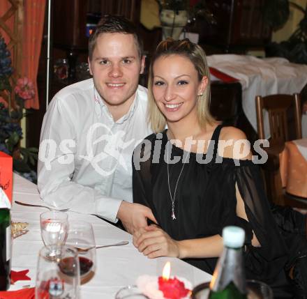 Eishockey. KAC. Weihnachtsfeier. Geier Stephan mit Freundin Verena. Maria Rain, 13.12.2010.
Foto: Kuess
---
pressefotos, pressefotografie, kuess, qs, qspictures, sport, bild, bilder, bilddatenbank