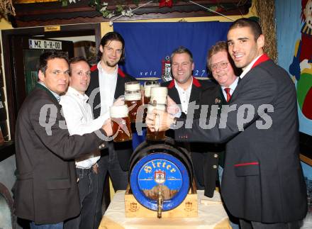 Eishockey. KAC. Weihnachtsfeier. Schneider Andrew, Brandner Christoph,  Erich Poecheim, Brown Sean. Maria Rain, 13.12.2010.
Foto: Kuess
---
pressefotos, pressefotografie, kuess, qs, qspictures, sport, bild, bilder, bilddatenbank