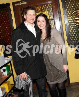 Eishockey. KAC. Weihnachtsfeier. Furey Kirk mit Frau Jennifer. Maria Rain, 13.12.2010.
Foto: Kuess
---
pressefotos, pressefotografie, kuess, qs, qspictures, sport, bild, bilder, bilddatenbank