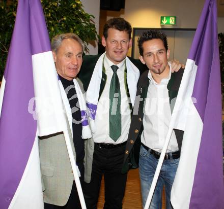 Fussball. SK Austria Kaernten. Legendentreffen.  Franz Hasil, Buergermeister Christian Scheider, Matthias Dollinger. Klagenfurt, am 16.12.2010.
Foto: Kuess
---
pressefotos, pressefotografie, kuess, qs, qspictures, sport, bild, bilder, bilddatenbank