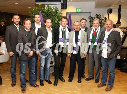 Fussball. SK Austria Kaernten. Legendentreffen. Oliver Pusztai, Kai Schoppitsch, Heinz Weber, Matthias Dollinger, Buergermeister Christian Scheider, Franz Hasil, Alexander Schenk, Hans Buzek, Walter Schoppitsch. Klagenfurt, am 16.12.2010.
Foto: Kuess
---
pressefotos, pressefotografie, kuess, qs, qspictures, sport, bild, bilder, bilddatenbank