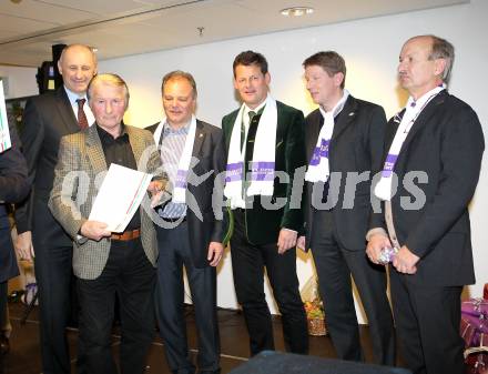 Fussball. SK Austria Kaernten. Legendentreffen. Manfred Mertel, Albert Gunzer, Christian Scheider, Herbert Taschek, Hans Slocker.  Klagenfurt, am 16.12.2010.
Foto: Kuess
---
pressefotos, pressefotografie, kuess, qs, qspictures, sport, bild, bilder, bilddatenbank