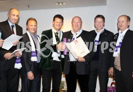 Fussball. SK Austria Kaernten. Legendentreffen. Sportstadtrat Manfred Mertel, Albert Gunzer, Buergermeister Christian Scheider,Herbert Taschek, Hans Slocker. Klagenfurt, am 16.12.2010.
Foto: Kuess
---
pressefotos, pressefotografie, kuess, qs, qspictures, sport, bild, bilder, bilddatenbank